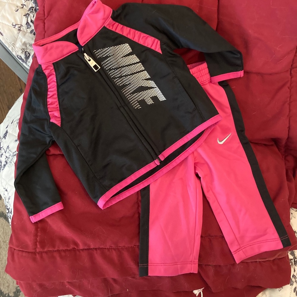 ⭐️⭐️Nike two piece infant warm up suit⭐️⭐️